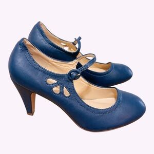 NWOB Chase + Chloe Retro Navy Blue Mary Jane Pumps, Size 8.5